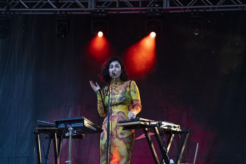 Kelly Lee Owens actúa el día 1 del Festival de Música Pitchfork en Union Park.