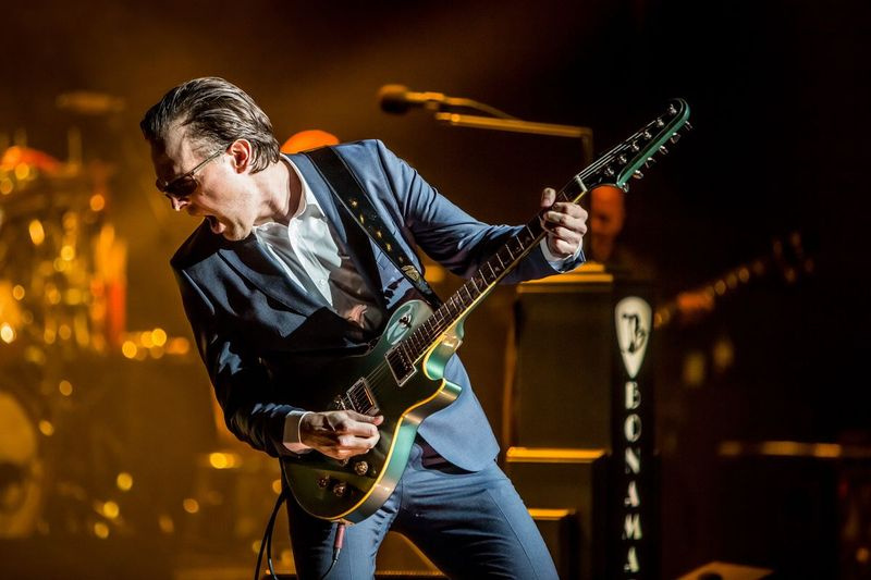 Joe Bonamassa acaba de lançar seu último álbum, Easy to Buy, Hard to Sell.