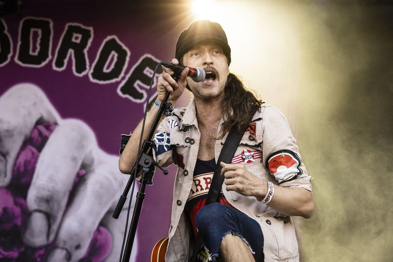 Eugene Hütz fra Gogol Bordello optræder på dag 3 af Riot Fest.