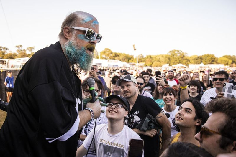 Tim Harrington fra Les Savy Fav optræder på dag 3 af Riot Fest i Douglass Park.