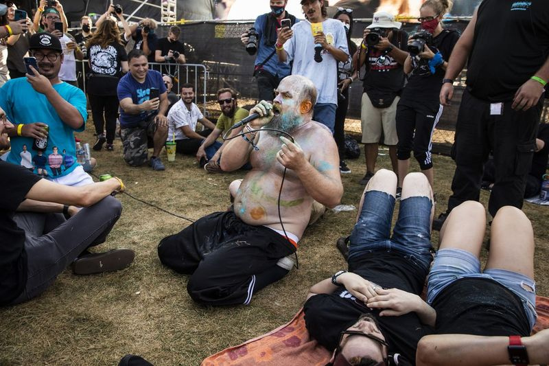 Tim Harrington fra Les Savy Fav optræder på dag 3 af Riot Fest i Douglass Park.