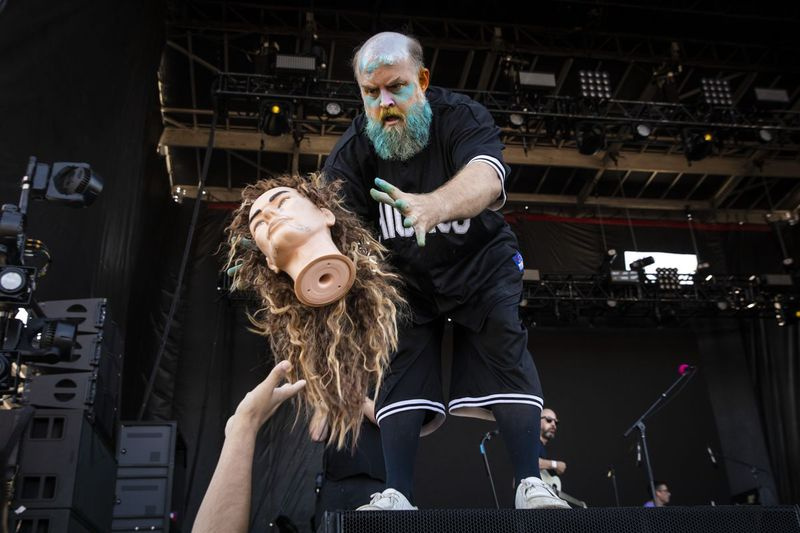 Tim Harrington fra Les Savy Fav optræder på dag 3 af Riot Fest i Douglass Park.