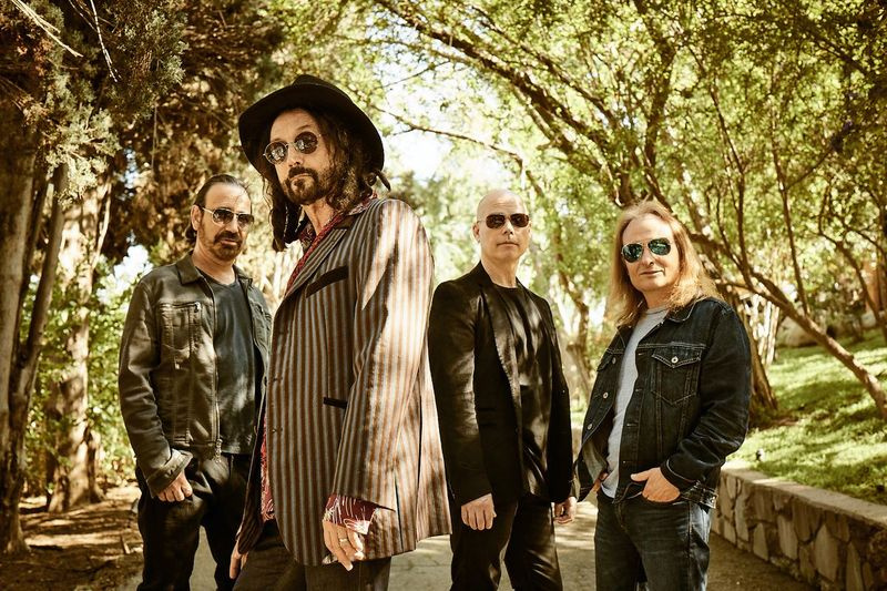 Jason Sinay (de gauche) Mike Campbell, Lance Morrison et Matt Laug des Dirty Knobs.