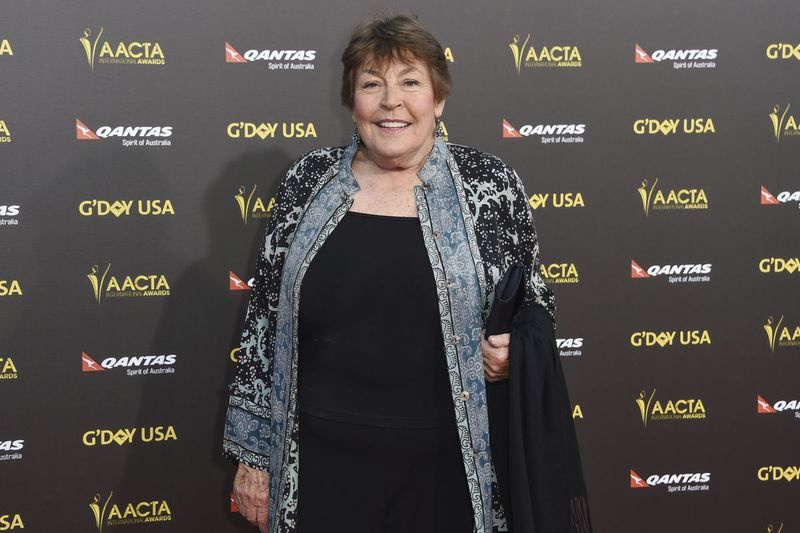 Penyanyi kelahiran Australia Helen Reddy menghadiri G