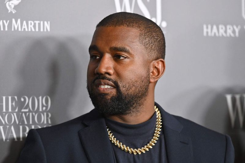 Šioje nuotraukoje JAV reperis Kanye Westas 2019 m. lapkričio 6 d. Niujorke dalyvauja WSJ Magazine 2019 Inovatorių apdovanojimuose MOMA. -
