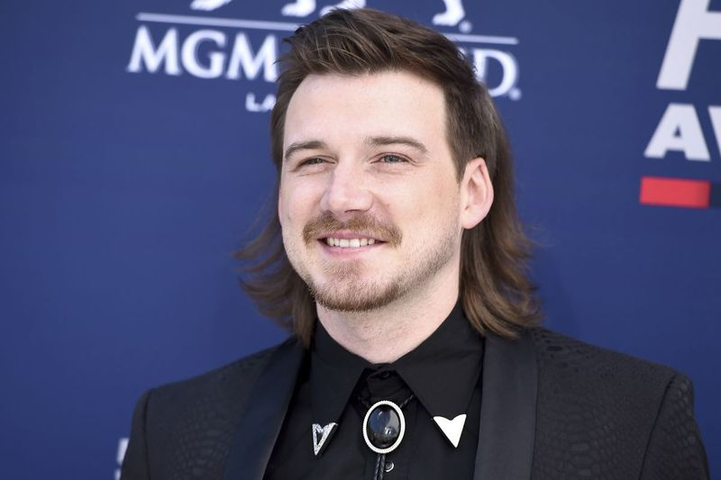 歌手のモーガンウォレンは、2019年にラスベガスで開催される第54回カントリーミュージックアワードのアカデミーに到着します。