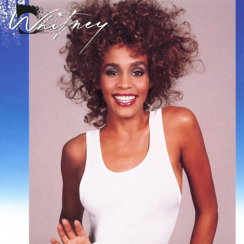 Esta imagen de portada publicada por Arista Records muestra a Whitney por Whitney Houston.
