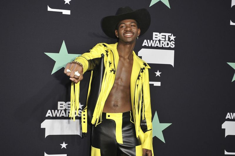 Lil Nas X pasiekė du naujus rekordus Billboard topuose. Neskauda, ​​kad jo virusinis Old Town Road turi keletą remiksų, o „Billboard“ skaičiuoja juos kaip vieną dainą.