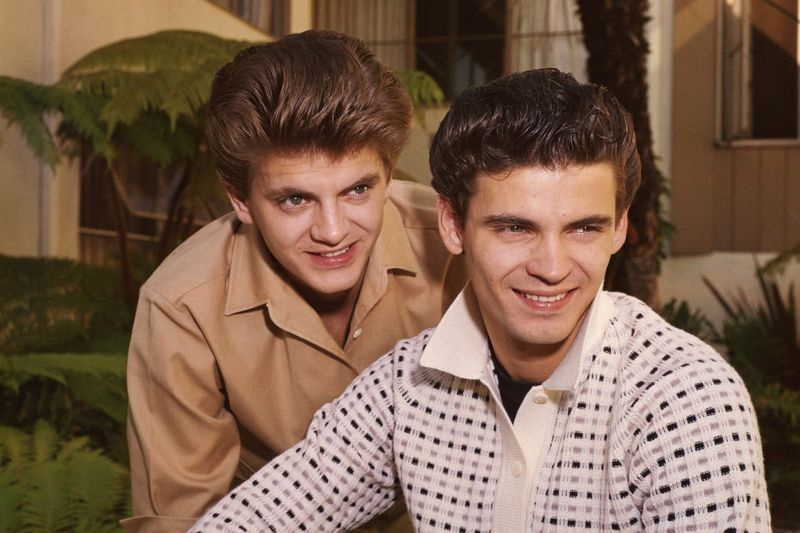 Everly Brothers, afbildet omkring 1960, ville påvirke en generation af harmoni-drevne pop-rock-grupper, herunder Beach Boys og Beatles.