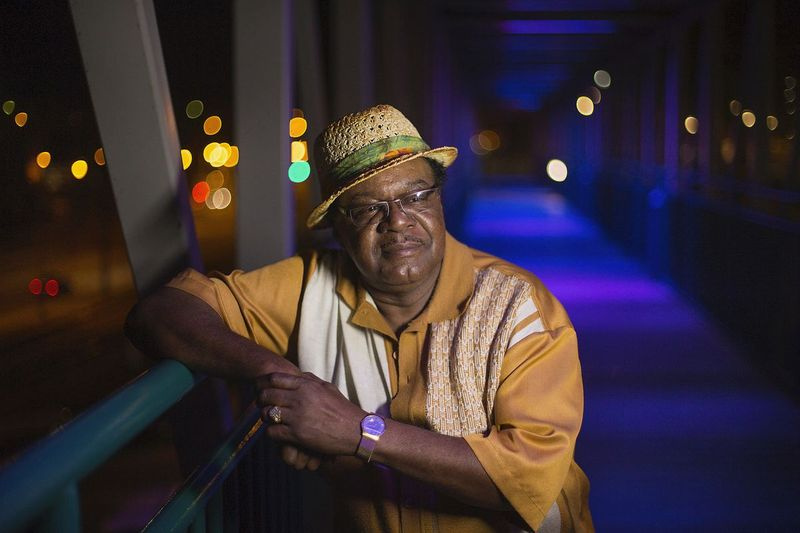 Esta imagen de 2013 publicada por Old Bridge Media muestra a John Gary Williams posando en el centro de Memphis, Tennessee.