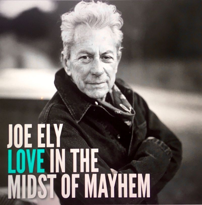 Esta imagem da capa lançada pela Rack’em Records mostra Love in the Midst of Mayhem de Joe Ely.