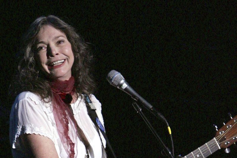 Nanci Griffith występuje podczas Koncertu Wolności ACLU 4 października 2004 w Nowym Jorku.
