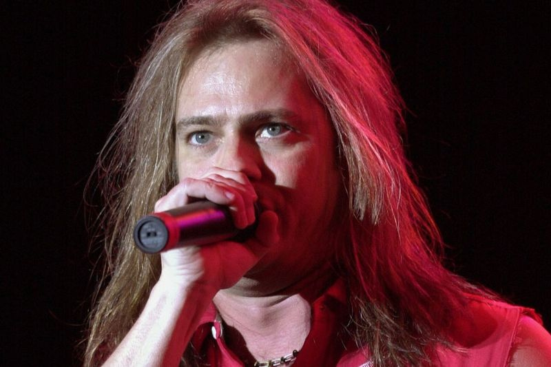 Solistul Skid Row, Johnny Solinger, cântă la festivalul Music Midtown, 4 mai 2002, în Atlanta.