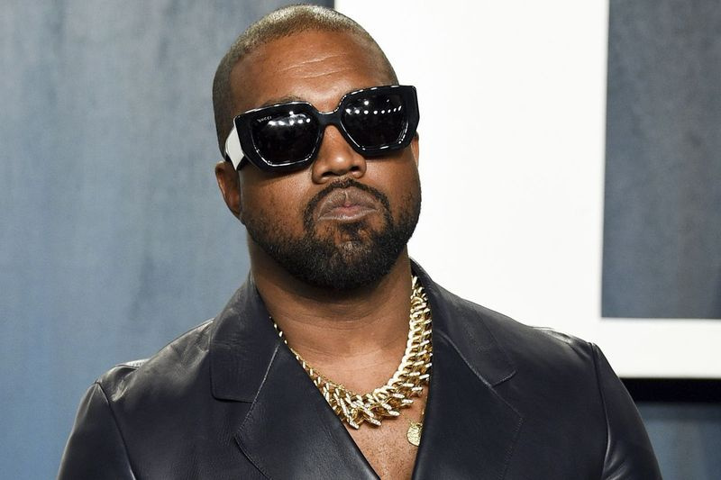 Kanye West ankommer Vanity Fair Oscar Party i Beverly Hills i 2020. Artisten, snart kjent på Ye, var i Chicago torsdag kveld og leverte sitt tredje Donda-lyttearrangement, i dette tilfellet på Soldier Field.