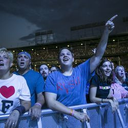 I fan esultano per i Foo Fighters al Wrigley Field | Ashlee Rezin/Ora del sole