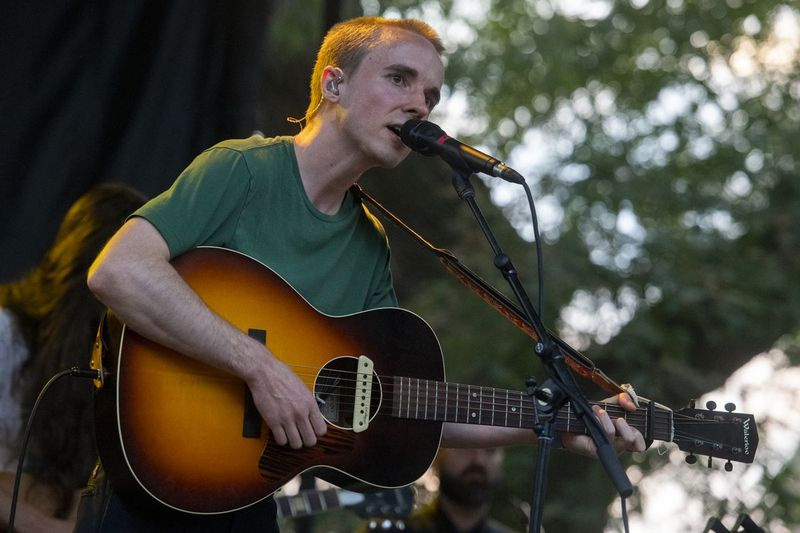 アンディ・シャウフは、2021年9月12日日曜日にユニオンパークで開催されるピッチフォーク音楽祭のブルーステージで演奏します。