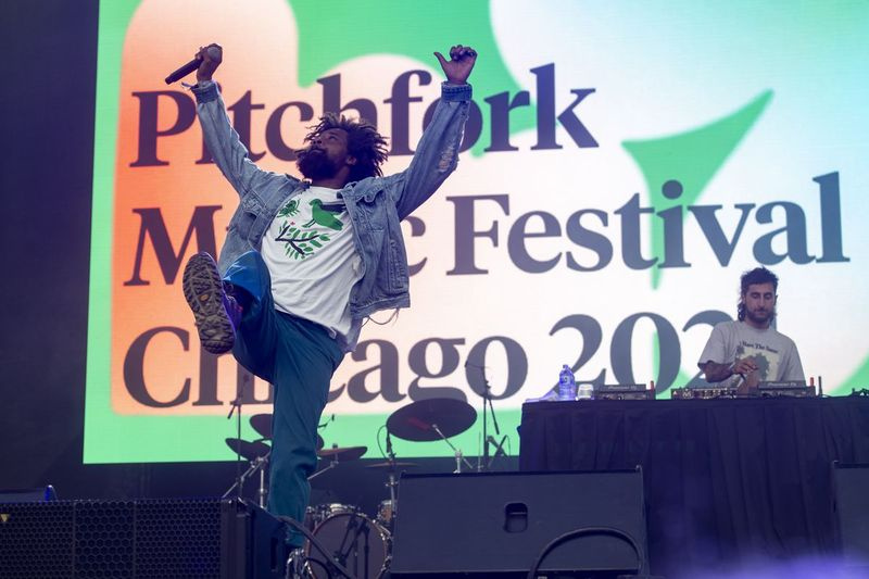 ダニー・ブラウンは、2021年9月12日日曜日にユニオンパークで開催されるピッチフォーク音楽祭のグリーンステージで演奏します。