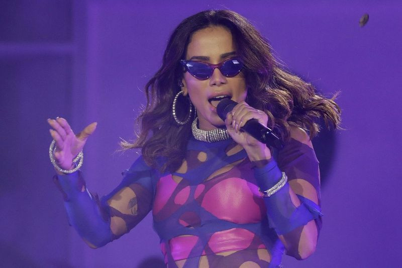 În această fotografie de fișier din 5 octombrie 2019, cântăreața braziliană Anitta cântă la festivalul de muzică Rock in Rio din Rio de Janeiro, Brazilia