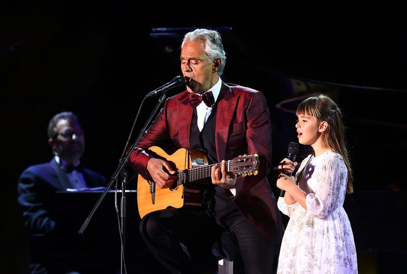 Andrea Bocelli koncertuoja su savo dukra Virginia Bocelli balandžio mėnesį Pasaulio paveldo sąraše esančioje Hegroje netoli Tabuko, Saudo Arabijoje.