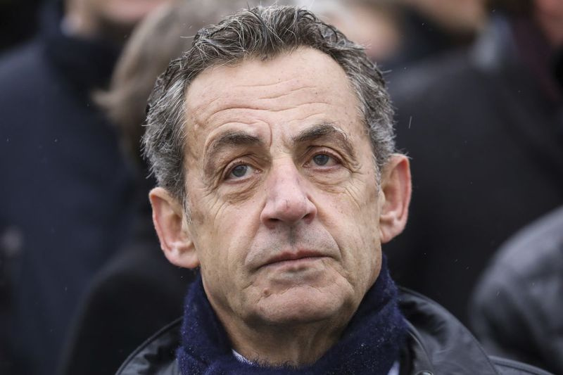 În această fotografie de fișier din 11 noiembrie 2019, fostul președinte francez Nicolas Sarkozy participă la o ceremonie de la Arcul de Triumf din Paris.