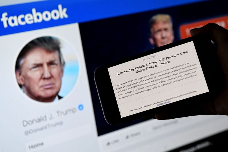 I det här fotot taget den 5 maj 2021, i den här fotoillustrationen, visar en telefonskärm uttalandet från USA:s förre president Donald Trump på hans Facebook-sida i Arlington, Virginia.