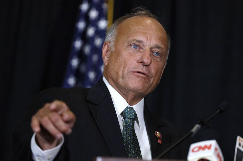 I dette 23. august 2019, filbillede, taler rep. Steve King, R-Iowa, under en pressekonference i Des Moines, Iowa. King er på udebane med en betydelig blok af sin længe pålidelige konservative base, men ikke for næsten to årtiers ophidsende ytringer om abort, immigranter og islam.
