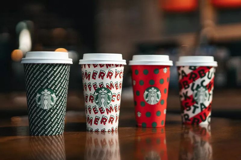 Praznične skodelice Starbucks 2019.