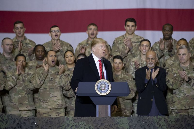 Predsednik Donald Trump je na zahvalni dan presenetljivo obiskal Afganistan.