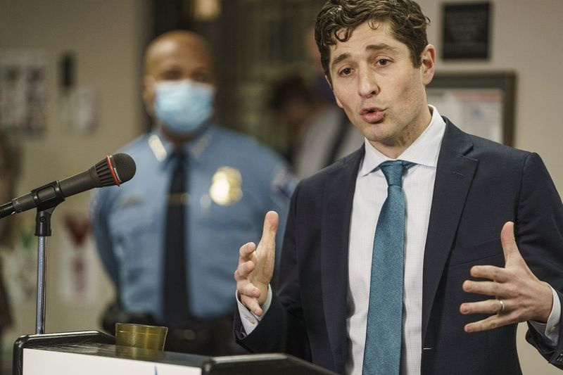 Nach der Ermordung von George Floyd forderte Bürgermeister Jacob Frey, dass Minneapolis eine Führungsrolle bei der Polizeireform übernimmt. Aber seine Stadt ist weit zu kurz gekommen.