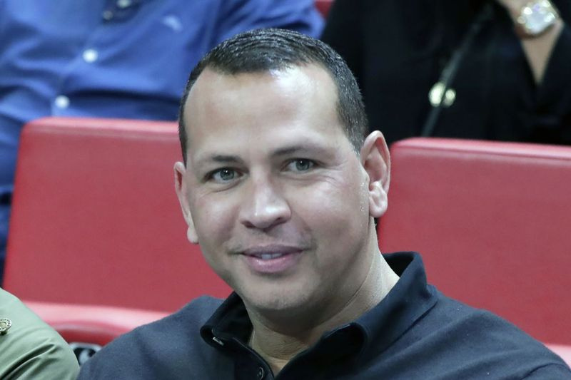 Den tidigare basebollstjärnan Alex Rodriguez och affärspartnern Marc Lore kommer att köpa Minnesota Timberwolves och Minnesota Lynx för 1,5 miljarder dollar.