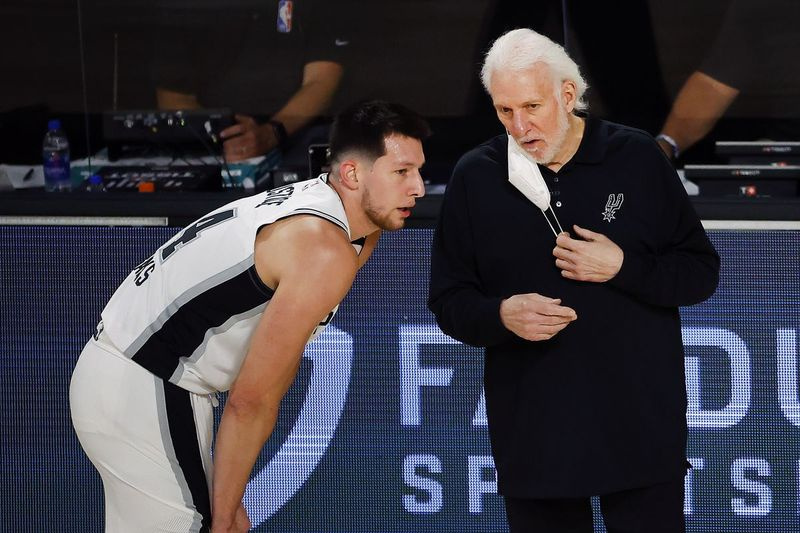 O técnico Gregg Popovich e a seqüência ininterrupta de 22 anos dos Spurs nos playoffs terminou.