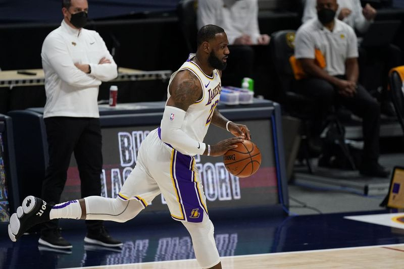 LeBronas Jamesas kitą mėnesį startuos 17-osiose NBA Visų žvaigždžių rungtynėse.