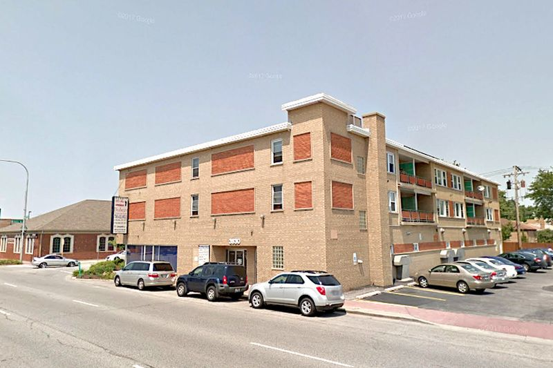 Oblasti preiskujejo vodenje evidence dr. Van Koinisa, pediatra, ki je delal zunaj profesionalne zgradbe na 3830 W. 95th St. v Evergreen Parku.