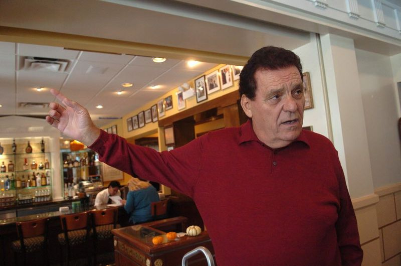 Christos Liakouras, propietario de The Parthenon, en 2007. Foto de archivo. Brian Jackson / Sun-Times