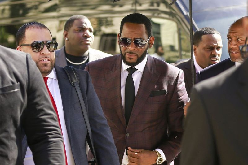 R. Kelly nel giugno 2019 arrivando al tribunale penale di Leighton a Chicago.