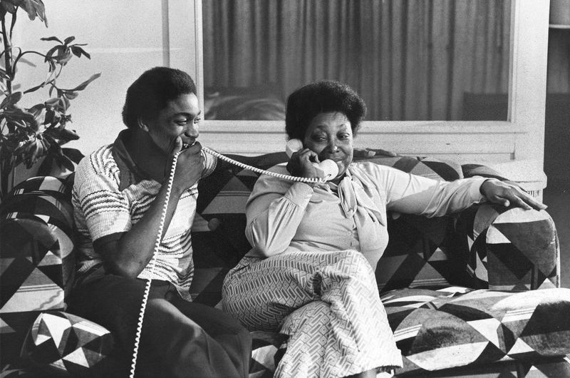 Isiah Thomas vises i 1979 sammen med sin mor, Mary Thomas. | Sun-Times bibliotek