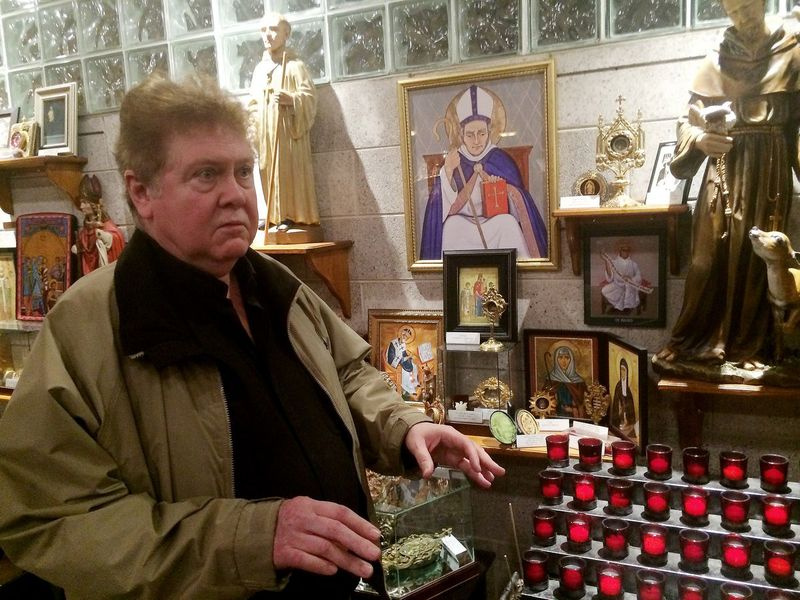 Ganske spennende, sier pastor Dennis O’Neill, grunnlegger av Shrine of All Saints i Morton Grove, som fikk tak i St. Nicholas-relikvien. | Robert Herguth / Sun-Times