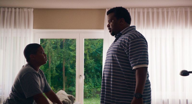 Markees Christmas (links) speelt de 13-jarige Morris Gentry en Craig Robinson speelt zijn vader Curtis in Morris From America. | A24