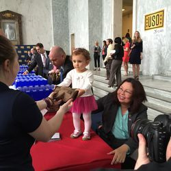 Senatorka Tammy Duckworth in njena hči Abigail. | Z dovoljenjem senatorke Tammy Duckworth
