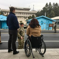 Sen. Tammy Duckworth iz DMZ- V Južni Koreji gleda čez mejo v Severno Korejo | Z dovoljenjem senatorke Tammy Duckworth
