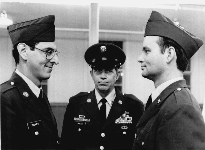 Harold Ramis (Ieft) skrev Stripes och spelade tillsammans med Warren Oates och Bill Murray i hiten från 1981. | Columbia bilder