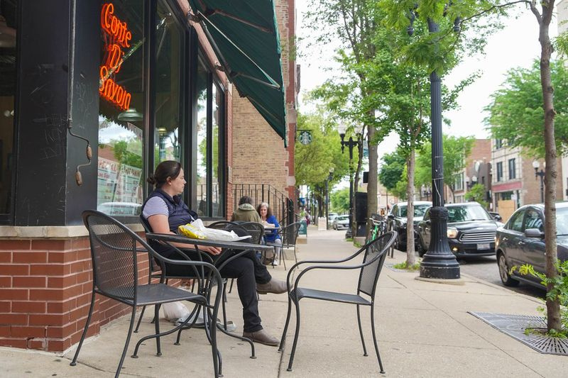 Conte Di Savoia, 1438 W. Taylor St. a ouvert son patio pour que les invités puissent profiter de leur déjeuner le mercredi 3 juin.