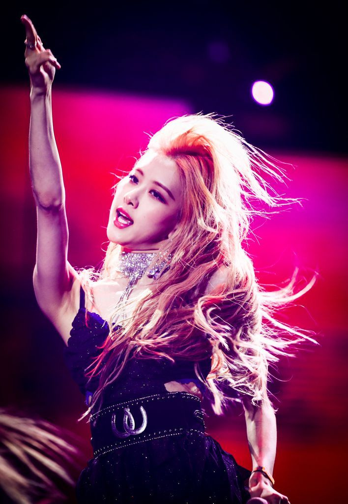 Rosé von der K-Pop-Band Blackpink tritt am 12. April beim Coachella Valley Music and Arts Festival in Indio, Kalifornien auf. | Rich Fury/Getty Images