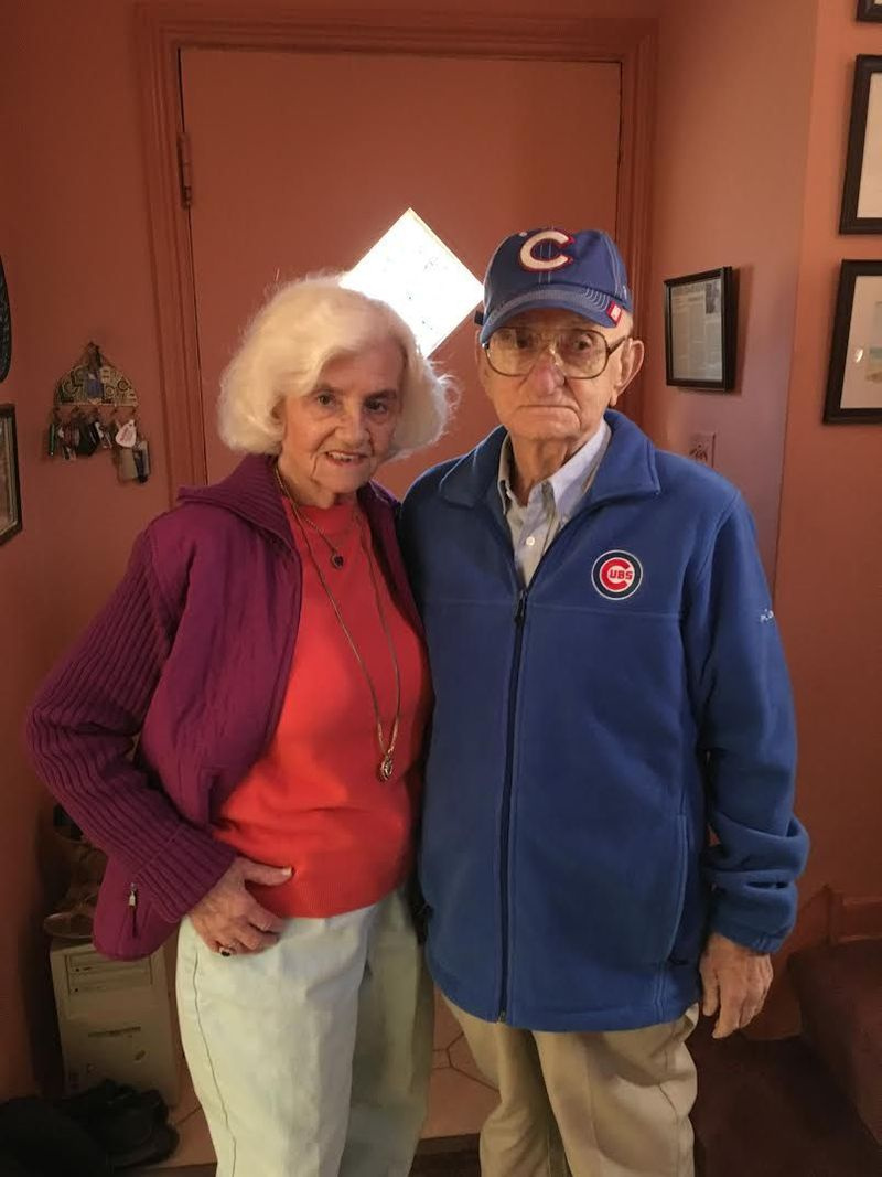 Emily ir Benas Schinkopfas su jo Cubs apranga. | Pateikta nuotrauka