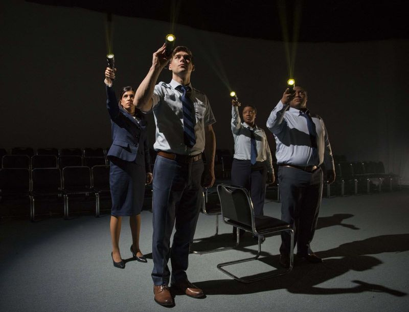 Alice da Cunha (od lewej), James Doherty, Elana Elyce i Michael E Martin w produkcji United Flight 232 House Theatre. | Zdjęcie Teatru Domu
