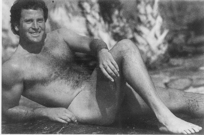 Steve Stone posa per la rivista Playgirl nel 1985.