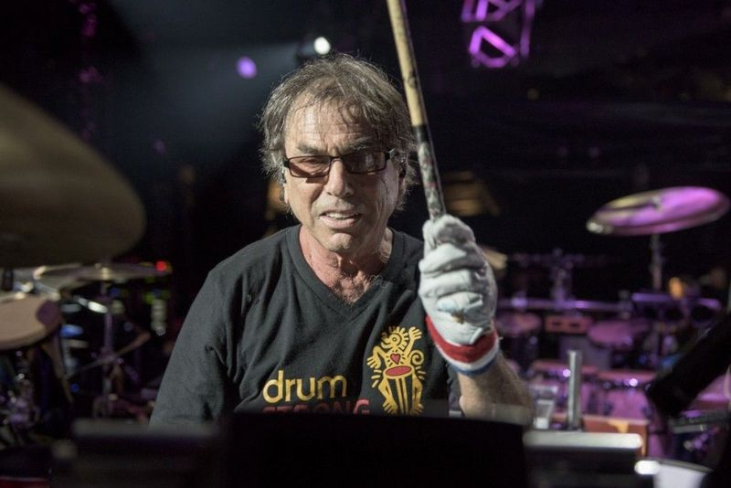 Mickey Hart z Grateful Dead wystąpi na Fare Thee Well Show w Soldier Field w sobotę 4 lipca 2015 roku w Chicago. | Jay Blakesberg