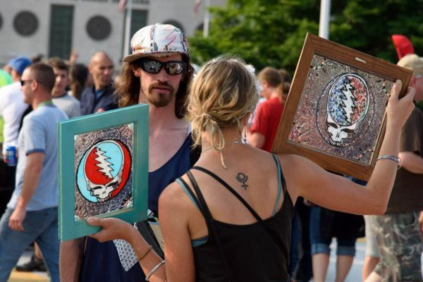 Ogólny widok atmosfery podczas Fare Thee Well, A Tribute To The Grateful Dead na Soldier Field 3 lipca 2015 roku w Chicago, Illinois. (Fot. Daniel Boczarski/Getty Images)