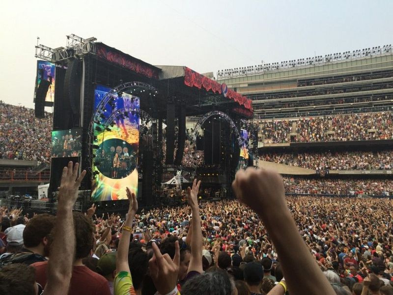 Tłumy na Soldier Field dopingują podczas niedzielnego koncertu. | Paul Stamets/Dla Sun-Times