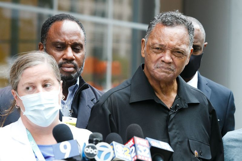 El reverendo Jesse L. Jackson Sr. fue dado de alta el miércoles del Shirley Ryan AbilityLab.